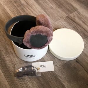 Ugg earmuffs. New ! Dark olive and dusty pink color